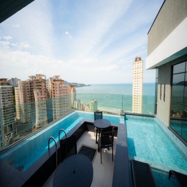 Apartamento com vista mar espetacular no Villa Horizon - Meia Praia
