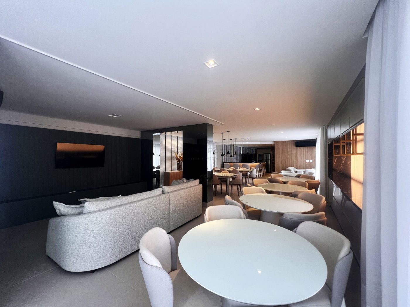 Apartamento no Residencial Santa Monica com lazer completo - Meia Praia Itapema