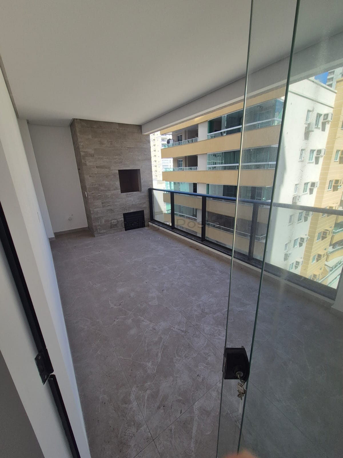 Apartamento no Residencial Santa Monica com lazer completo - Meia Praia Itapema