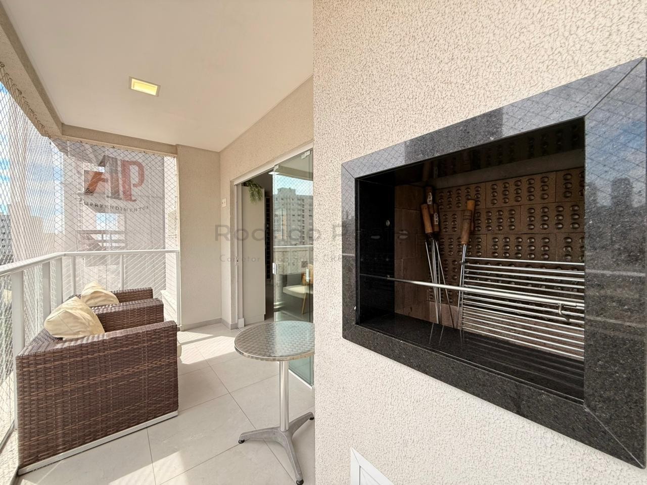 Apartamento mobiliado no Residencial Vernaza no Centro de Itapema