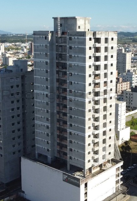 Apartamento com entrada de R$ 118 mil no Residencial Ilha dos Açores no Morretes